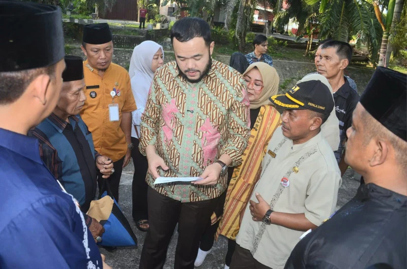 Wali Kota Padang, Fadly Amran saat meninjau lokasi, Jumat (20/6/2025). (Foto: Prokopim Padang)