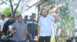 Wali Kota Padang Fadly Amran meninjau relokasi PKL dari Jalan Perintis Kemerdekaan ke lokasi baru di Jalan Suliki, Kamis (36/6/2026). (Foto: Prokopim Padang)