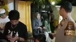 Korban penipuan lowongan pekerjaan saat membuat laporan di Mapolresta Padang, Senin dini hari (16/6/2025). (Foto: Ist)