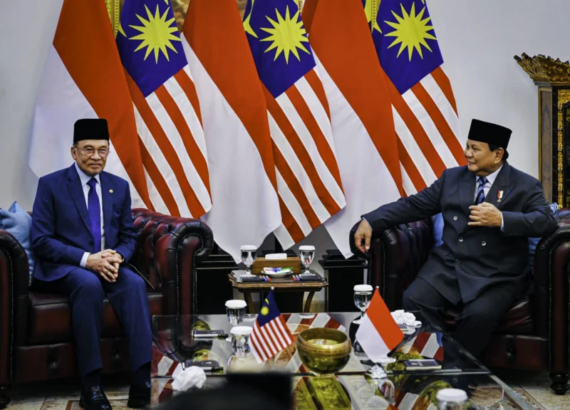 Presiden RI Prabowo Subianto dan PM Malaysia Anwar Ibrahim menggelar pertemuan di Istana Merdeka, Jakarta, Jumat (27/6/2025). (Foto: BPMI Setpres)