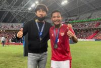Evan Dimas bersama mantan pelatih Timnas Indonesia Shin Tae-yong. (Foto: IG @evhandimas)