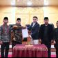 DPRD Padang Panjang mengesahkan Perda Pertanggungjawaban APBD 2024, Sabtu malam (14/6/2025). (Foto: Kominfo Padang Panjang)