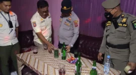 Pemkab Padang Pariaman menertibkan kafe-kafe ilegal yang marak beroperasi hingga larut malam di wilayah Batang Anai. (Foto: Pemkab Padang Pariaman)