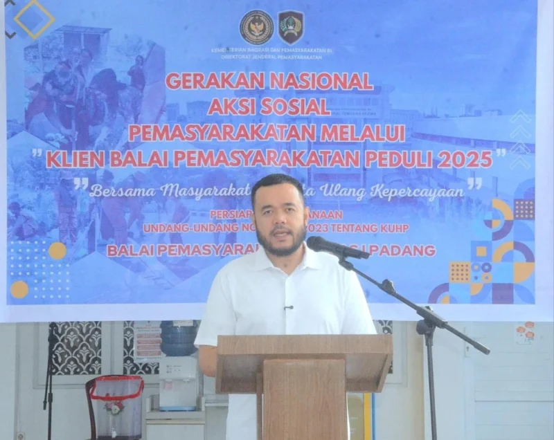 Wali Kota Padang Fadly Amran memberikan sambutan pada kegiatan Gerakan Nasional Aksi Sosial Pemasyarakatan bertajuk 