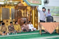 Wali Kota Padang Fadly Amran menghadiri peringatan Tahun Baru Islam di Masjid Raya Taqrib, Kelurahan Rawang, Jumat (27/6/2025). (Foto: Prokopim Padang)