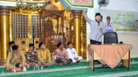 Wali Kota Padang Fadly Amran menghadiri peringatan Tahun Baru Islam di Masjid Raya Taqrib, Kelurahan Rawang, Jumat (27/6/2025). (Foto: Prokopim Padang)