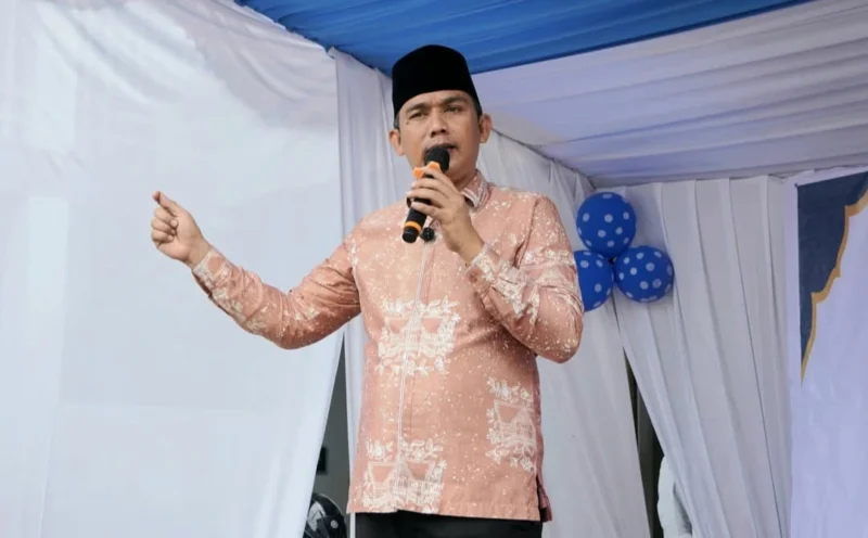 Camat Lubeg Nofiandi Amir menyampaikan sambutan. (Foto: Ist)