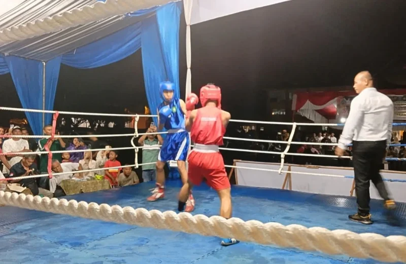 Polres Pasbar bersama Pertina Cabang menggelar Kejuaraan Tinju Kapolres Cup II dalam rangka memeriahkan HUT ke-79 Bhayangkara tahun 2025. (Foto: Kominfo Pasbar)