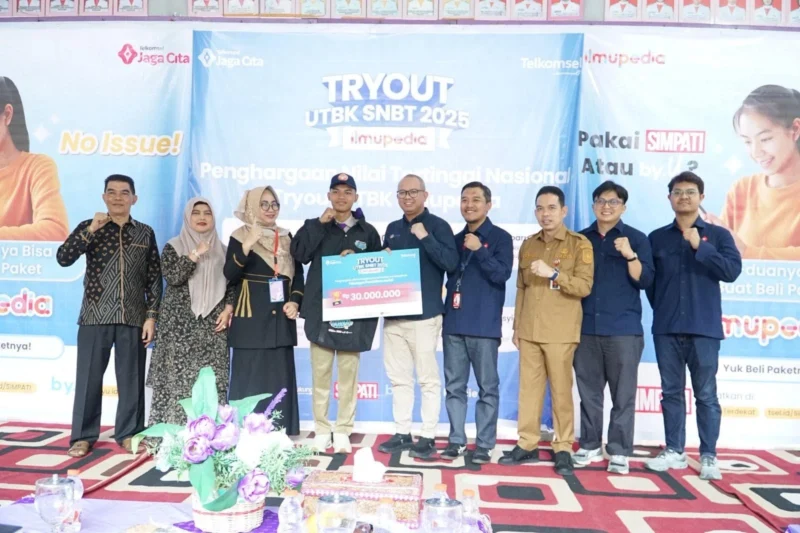 Telkomsel umumkan 7 Top Scorer Ilmupedia Tryout UTBK 2025. (Foto: Dok. Telkomsel)
