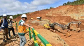 Menteri ESDM Bahlil Lahadalia mengunjungi Pulau Gag Raja Ampat dan mendengar langsung aspirasi masyarakat setempat. (Foto: Kementerian ESDM)