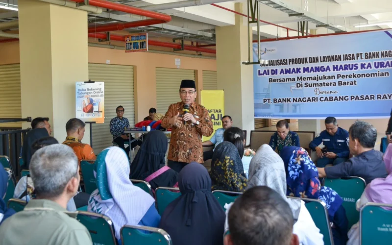 Wakil Wali Kota Padang Maigus Nasir menghadiri sosialisasi produk dan layanan perbankan Bank Nagari Cabang Pasar Raya Padang di Lantai II Fase VII Pasar Raya Padang, Kamis (19/6/2025). (Foto: Prokopim Padang)