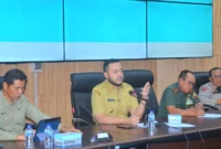 Wali Kota Padang Fadly Amran menghadiri Rakor Kebencanaan Latgulbencal Gempa dan Tsunami di Ruang Abu Bakar Ja'ar, Balai Kota Padang, Selasa (24/6/2025).