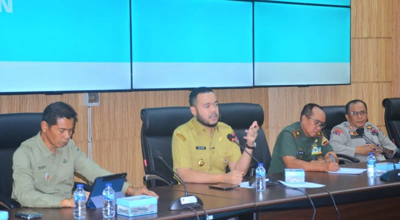 Wali Kota Padang Fadly Amran menghadiri Rakor Kebencanaan Latgulbencal Gempa dan Tsunami di Ruang Abu Bakar Ja'ar, Balai Kota Padang, Selasa (24/6/2025).