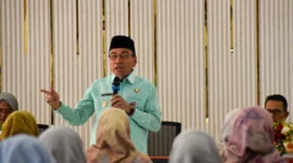 Wakil Wali Kota Padang Maigus Nasir memotivasi tenaga kesehatan untuk selalu memberikan pelayanan kesehatan prima berbasis iman.  (Foto: Prokopim Padang)