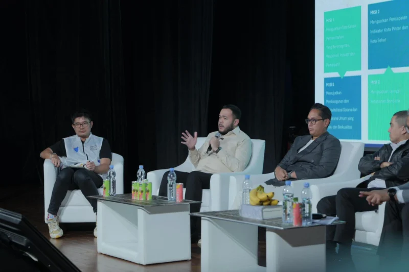 Wali Kota Padang, Fadly Amran menjadi pembicara di Jakarta Future Festival 2025 yang berlangsung di Teater Wahyu Sihombing, Taman Ismail Marzuki, Jakarta, Jumat (13/6/2025). (Foto: Prokopim Padang)