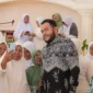 Wali Kota Padang Fadly Amran berswafoto dengan ibu-ibu MTI Sumbar, Sabtu (21/6/2025). (Foto: Prokopim Padang)