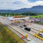 Sejumlah kendaraan memasuki gerbang Tol Padang-Sicincin saat libur Panjang kemarin. (Foto: PT Hutama Karya)