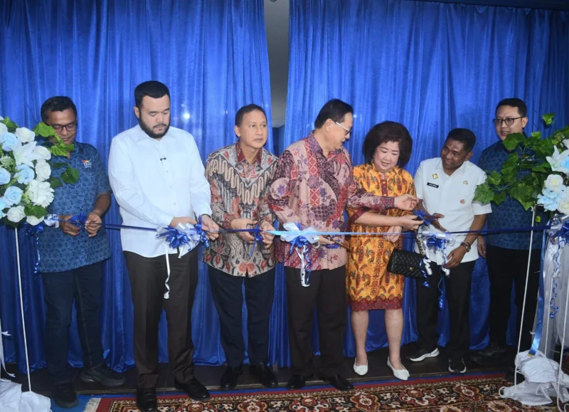 Wali Kota Padang, Fadly Amran meresmikan Dulux Experience Store di Jalan M. Yamin No.189 E, Rabu (18/6/2025). (Foto: Prokopim Padang)