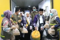 Jemaah haji kloter 04 Debarkasi Padang mendarat di  BIM, Selasa (17/6/2025) malam. (Foto: Kemenag Sumbar)
