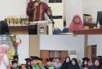 Camat Lubeg Nofiandi Amir menghadiri Wisuda Hafiz Angkatan ke-2 Rumah Tahfiz Mumtazul Fikri di Aula Kantor Camat Lubeg, Minggu (22/6/2025). (Foto: Ist)