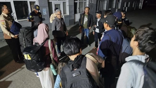 Proses evakuasi WNI dari Iran. (Foto: Dok. Kemenlu RI)