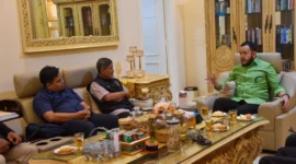 Wali Kota Padang Fadly Amran menerima audiensi jajaran pengurus Yayasan RPN di kediaman resminya, Kamis (10/7/2025). (Foto: Prokopim Padang)