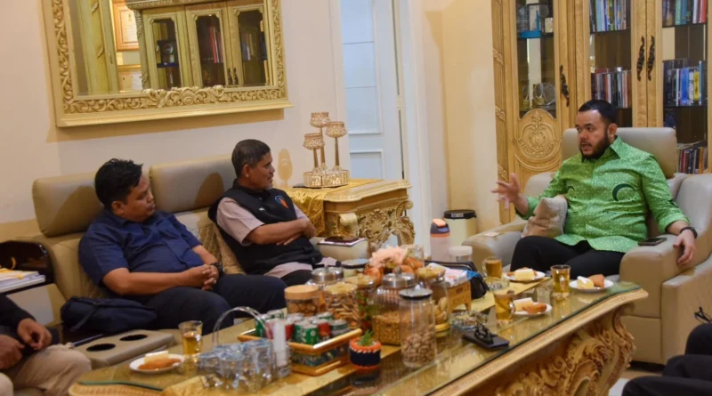 Wali Kota Padang Fadly Amran menerima audiensi jajaran pengurus Yayasan RPN di kediaman resminya, Kamis (10/7/2025). (Foto: Prokopim Padang)