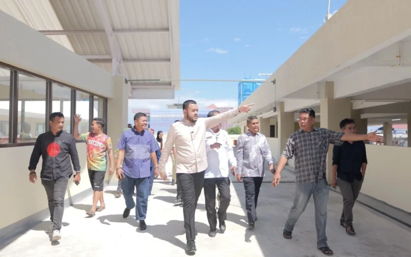 Wali Kota Padang, Fadly Amran melakukan peninjauan Pasar Raya Fase VII, Jumat (4/7/2025). (Foto: Prokopim Padang)