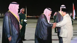 Presiden Prabowo Subianto tiba di Jeddah, Arab Saudi, pada Selasa (1/7/2025) untuk memulai kunjungan kenegaraan. (BPMI Setpres)