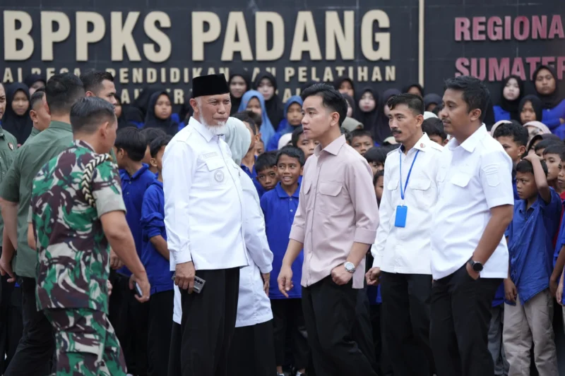 Wapres RI Gibran Rakabuming Raka meninjau Sekolah Rakyat Menengah Pertama (SRMP) 4 Padang, Rabu (30/7/2025). (Foto: ADPSB)