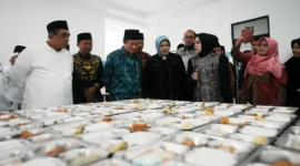 Menteri Agama Nasaruddin Umar meresmikan Dapur SPPG atau Dapur MBG di lingkungan Pondok Pesantren Al-Ikhlas, Desa Ujung, Kabupaten Bone, Minggu (27/7/2025). (Foto: Kemenag)