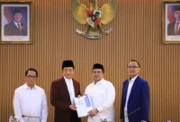Menag Nasaruddin Umar bersama Kepala BPJPH Ahmad Haikal Hassan di Kantor Kementerian Agama pada Selasa (29/7/2025). (Foto: Ikhsan)