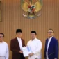 Menag Nasaruddin Umar bersama Kepala BPJPH Ahmad Haikal Hassan di Kantor Kementerian Agama pada Selasa (29/7/2025). (Foto: Ikhsan)
