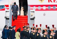 Presiden Prabowo Subianto tiba di Paris pada Minggu (13/7/2025) pukul 18.35 waktu setempat, setelah menempuh penerbangan dari Brussel. (Foto: BPMI Setpres)