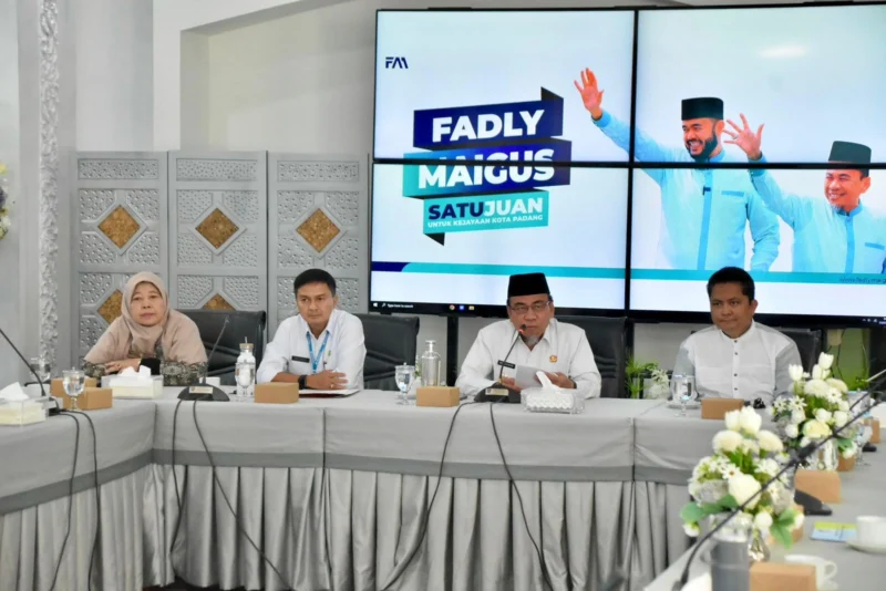Wakil Wali Kota Padang Maigus Nasir membuka kegiatan Capacity Building TPID Padang di Gedung Putih Kediaman Resmi Wali Kota Padang, Rabu (23/7/2025). (Foto: Prokopim Padang)