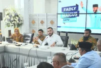 Wali Kota Padang Fadly Amran dalam rapat pembahasan teknis kerja sama bersama Rektor UPI YPTK Padang, Muhammad Ridwan di Kediaman Resmi Wali Kota Padang, Selasa (1/7/2025). (Foto: Prokopim Padang)