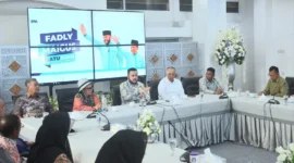 Wali Kota Padang Fadly Amran memimpin Rapat Kolaborasi Pentahelix di Kediaman Resmi Wali Kota Padang, Kamis (3/7/2025). (Foto: Prokopim Padang)