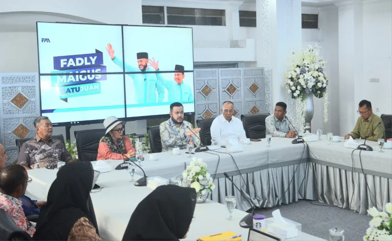 Wali Kota Padang Fadly Amran memimpin Rapat Kolaborasi Pentahelix di Kediaman Resmi Wali Kota Padang, Kamis (3/7/2025). (Foto: Prokopim Padang)