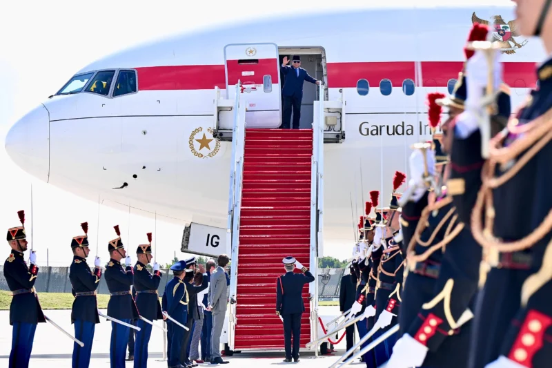 Presiden Prabowo Subianto bertolak dari Paris, Prancis kembali menuju tanah air pada Selasa (15/7/2025), waktu setempat. (Foto: BPMI Setpres)