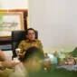 Bupati Padang Pariaman, John Kenedy Azis menyambut kunjungan tim PT SMI di Ruang Rapat Bupati, Selasa (29/7/2025). (Foto: Kominfo Padang Pariaman)