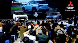 Chief Product Specialist Mitsubishi Motors Corporation Masahiro Ito memberikan pemaparan All new Mitsubishi Destinator pada ajang GIIAS 2025. (Foto: Dok. MMKSI)