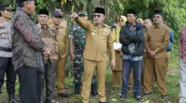 Bupati Tanah Datar Eka Putra bersama sejumlah pejabat terkait mengunjungi Nagari Jaho, Senin (14/7/2025). (Foto: Pemkab Tanah Datar)