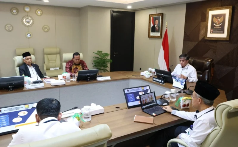 Menteri Ketenagakerjaan Yassierli menerima audiensi Wali Kota Pariaman, Yota Balad di Ruang Rapat Kerja Menaker, Jakarta, Rabu (9/7/2025). (Foto: Kominfo Pariaman)