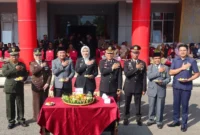 Bupati Dharmasraya Annisa Suci Ramadhani menghadiri upacara peringatan Hari Bhayangkara ke-79 di halaman Kantor Bupati Dharmasraya, Selasa (1/7/2025). (Foto: Pemkab Dharmasraya)