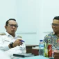 Bupati Tanah Datar Eka Putra memaparkan perkembangan pembangunan Sekolah Rakyat (SR) kepada Kepala Satker PPS Sumbar Aljihat, di kantor BPBPK Tanah Datar, Rabu (30/7/2025). (Foto: Prokopim Tanah Datar)