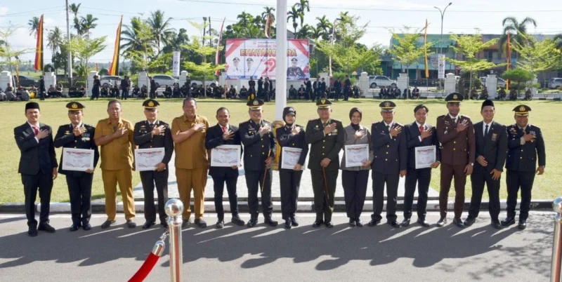 Wali Kota Pariaman Yota Balad menghadiri peringatan Hari Bhayangkara ke-79 di Halaman Balai Kota Pariaman, Selasa (1/7/2025). (Foto: Kominfo Pariaman)