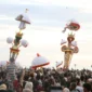 Ratusan ribu wisatawan menyaksikan Puncak Hoyak Budaya Tabuik Piaman 2025 di Pantai Gandoriah, Minggu (6/7/2025). (Foto: Kominfo Pariaman)