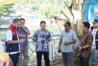 Jajaran Pemko Padang bersama BWS Sumatera V, PT Pelindo, dan KSOP Teluk Bayur melakukan peninjauan kawasan Batang Arau, Jumat (4/7/2025). (Foto: Diskominfo Padang)