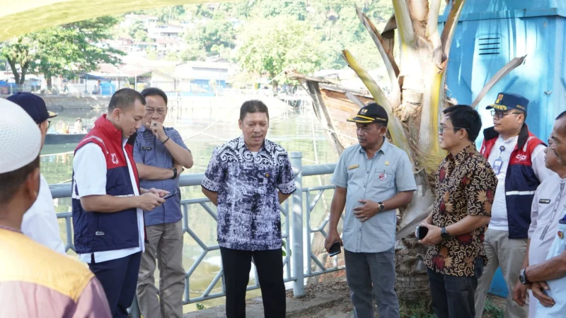 Jajaran Pemko Padang bersama BWS Sumatera V, PT Pelindo, dan KSOP Teluk Bayur melakukan peninjauan kawasan Batang Arau, Jumat (4/7/2025). (Foto: Diskominfo Padang)