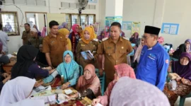 Wakil Wali Kota Pariaman, Mulyadi meluncurkan Gerakan Posyandu Aktif di Desa Kampung Apar, Kecamatan Pariaman Selatan, Selasa (8/7/2025). (Foto: Kominfo Pariaman)